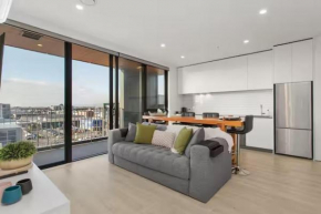 Warm Inner City Apartment With a View